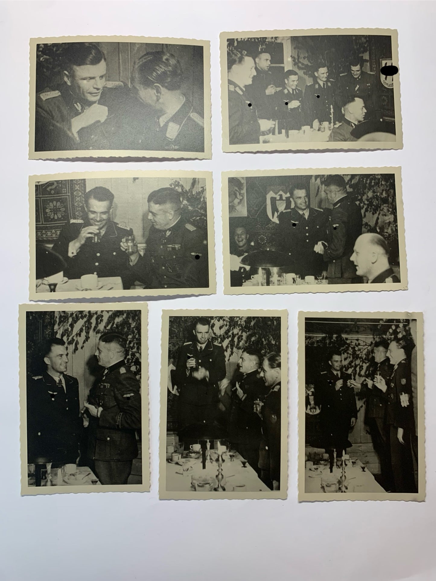 Konvolut Ritterkreuzträger Heinz Harmel, 10.SS Panzerdivision, Unterschriftenkarte, Archivfotos mit Harmel und Hitler, signiertes Buch ,,Dran Drauf und durch“, Grabstein von Harmel, Kopien von Zeitungsartikel mit Harmel, alles aus der Nachkriegszeit