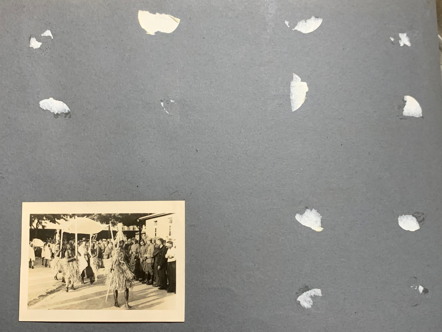 Fotoalbum 1.Kompanie Infanterie-Regiment 23, Dunkelhäutige, Kompaniechef, Vereidigung