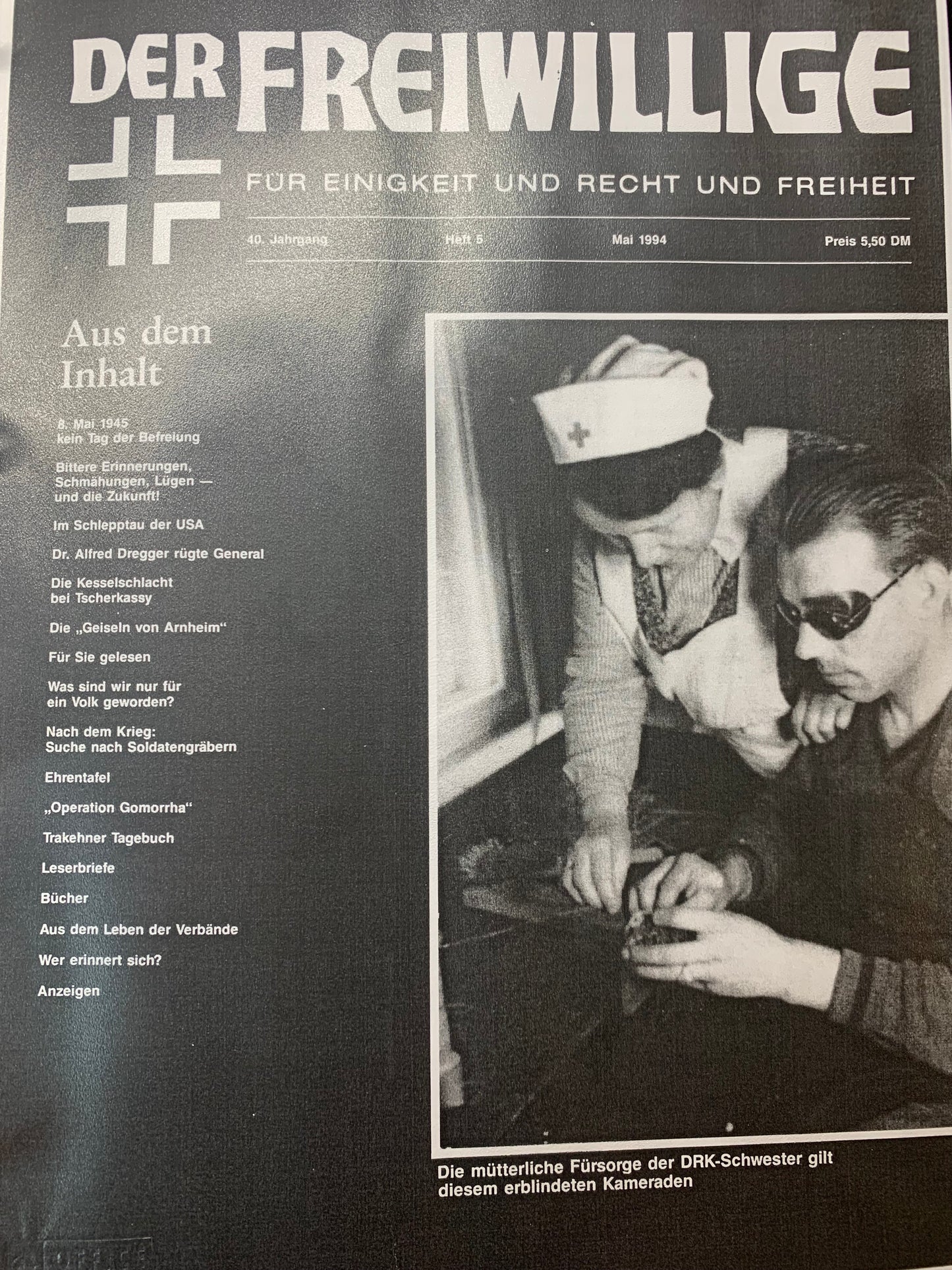 Konvolut Ritterkreuzträger Heinz Harmel, 10.SS Panzerdivision, Unterschriftenkarte, Archivfotos mit Harmel und Hitler, signiertes Buch ,,Dran Drauf und durch“, Grabstein von Harmel, Kopien von Zeitungsartikel mit Harmel, alles aus der Nachkriegszeit