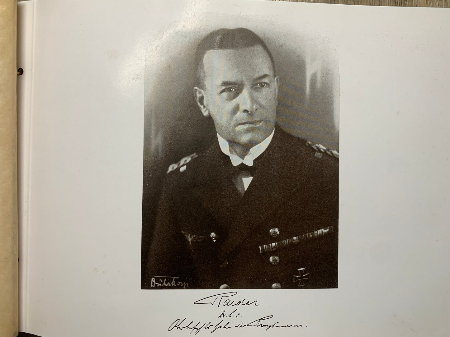 Fotoalbum 1.Kompanie Infanterie-Regiment 23, Dunkelhäutige, Kompaniechef, Vereidigung