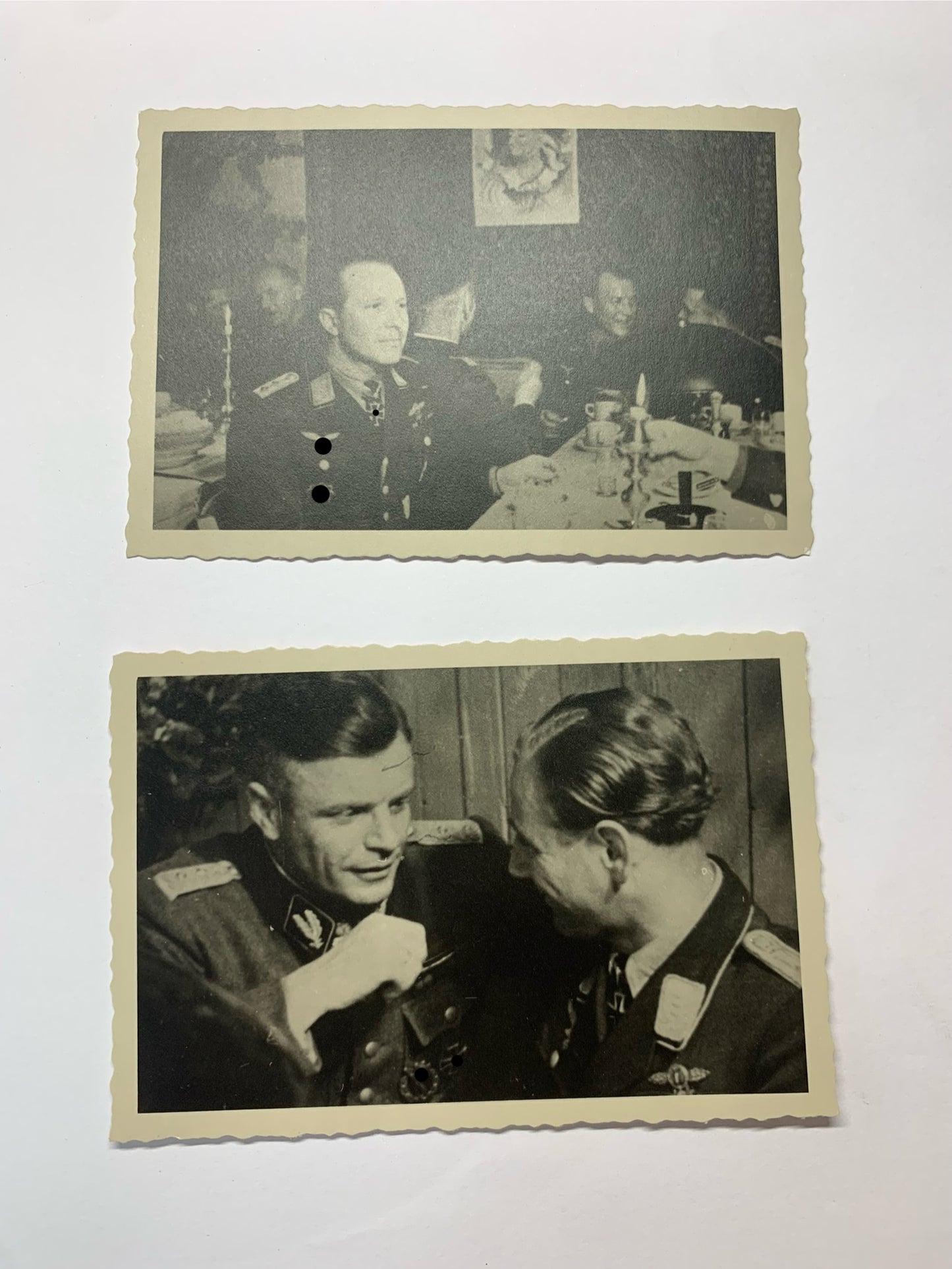 Konvolut Ritterkreuzträger Heinz Harmel, 10.SS Panzerdivision, Unterschriftenkarte, Archivfotos mit Harmel und Hitler, signiertes Buch ,,Dran Drauf und durch“, Grabstein von Harmel, Kopien von Zeitungsartikel mit Harmel, alles aus der Nachkriegszeit